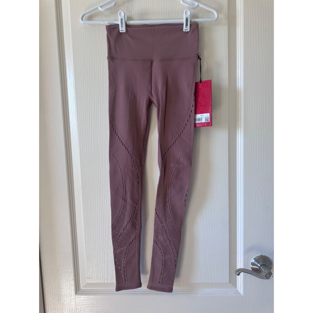 NWT Lululemon Reveal Tight Barry's Red Dust Size 4